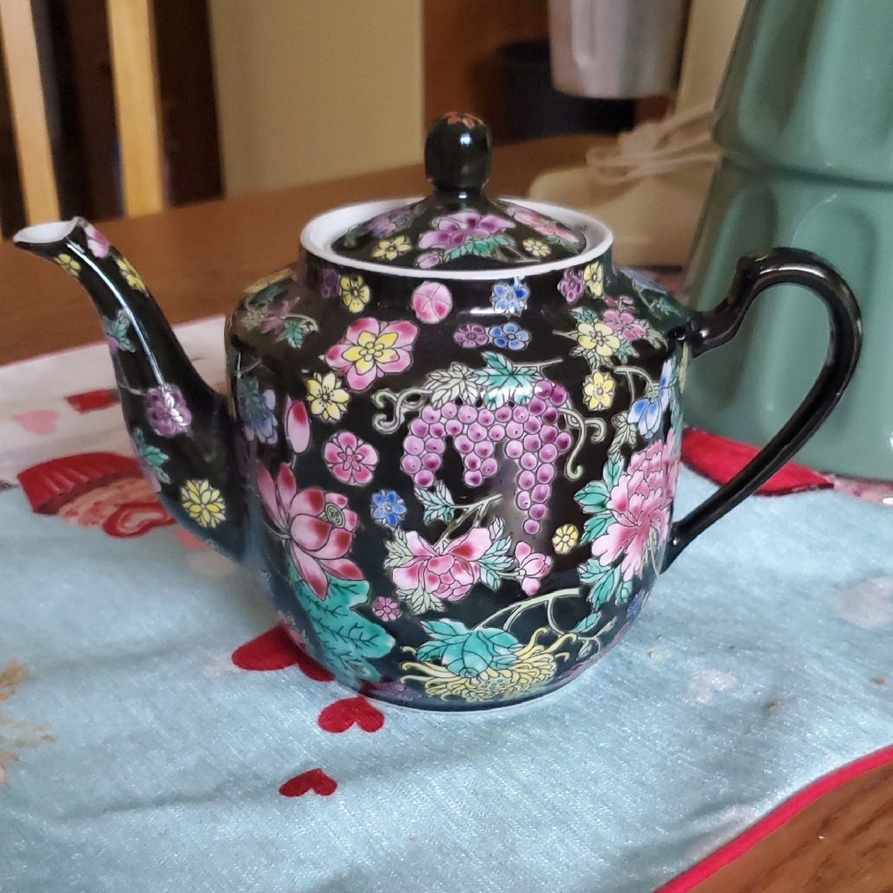 Vintage Zhonggou Jingdezhen Black Floral Rose Teapot Made In China